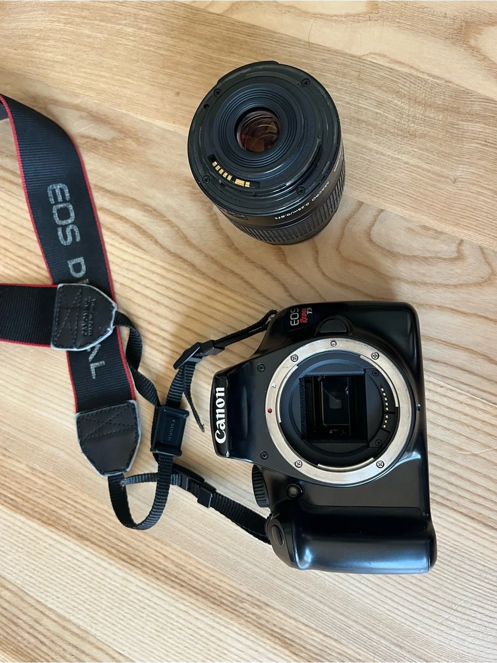 Canon EOS Rebel T3 (EOS 1100D) DSLR Camera
